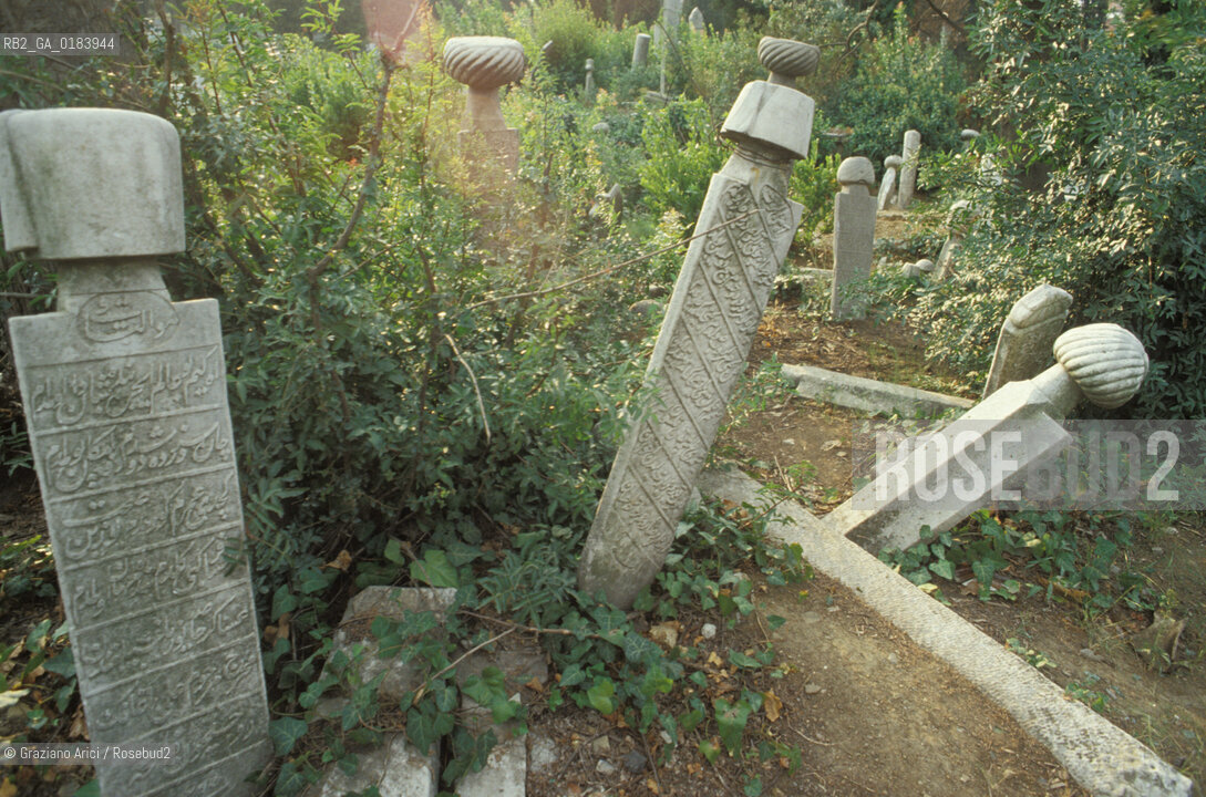 ( TURCHIA ) ISTANBUL : IL GRANDE CIMITERO  ISLAMICO DI USKUDAR   - © 1986 Graziano Arici/Rosebud2 / GEO