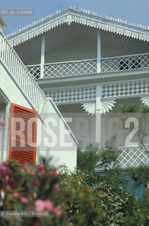 ( TURCHIA ) ISTANBUL : BOSFORO - ISOLE DEI PRINCIPI - PALAZZO IN LEGNO  - © 1986 Graziano Arici/Rosebud2 / GEO