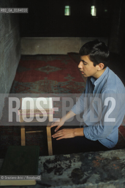 ( TURCHIA ) ISTANBUL :  PREGHIERA IN UNA MOSCHEA   - © 1986 Graziano Arici/Rosebud2 / GEO