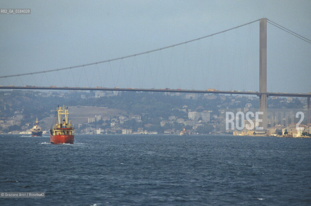 ( TURCHIA ) ISTANBUL :  PONTE SUL BOSFORO   - © 1986 Graziano Arici/Rosebud2 / GEO