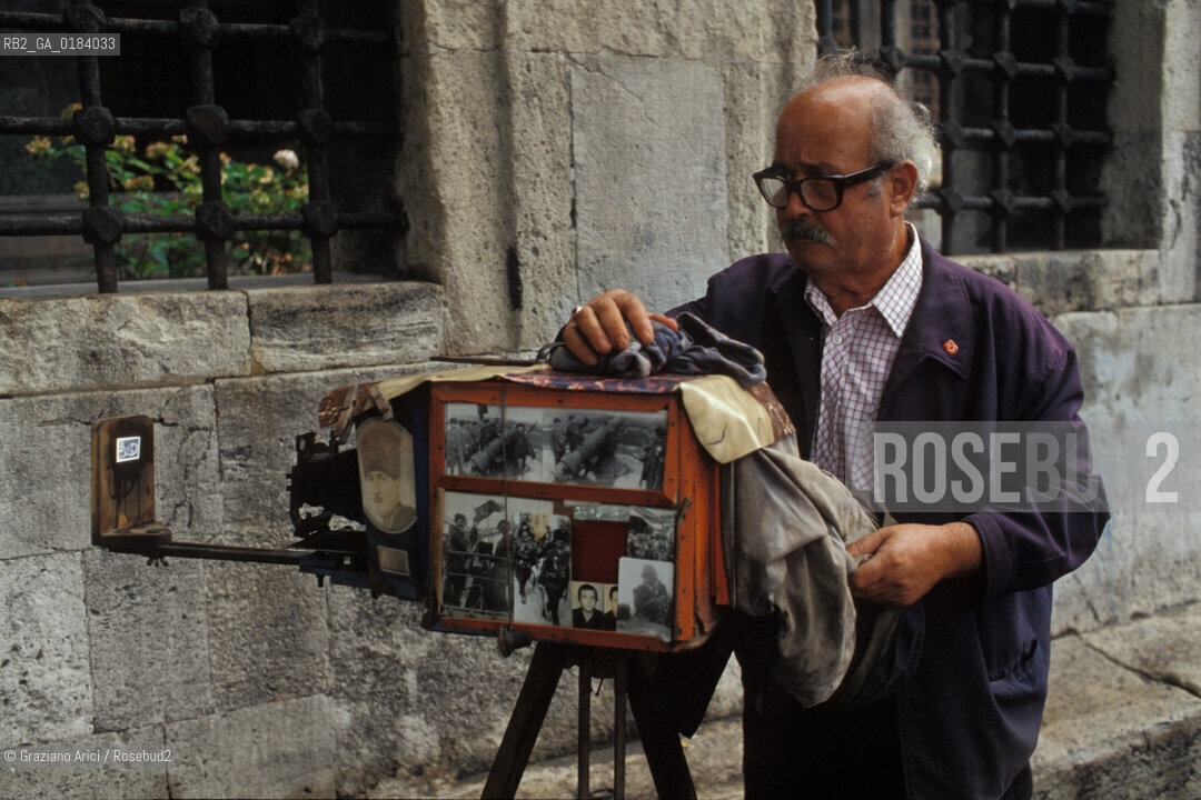 ( TURCHIA ) ISTANBUL : FOTOGRAFO   - © 1986 Graziano Arici/Rosebud2 / GEO