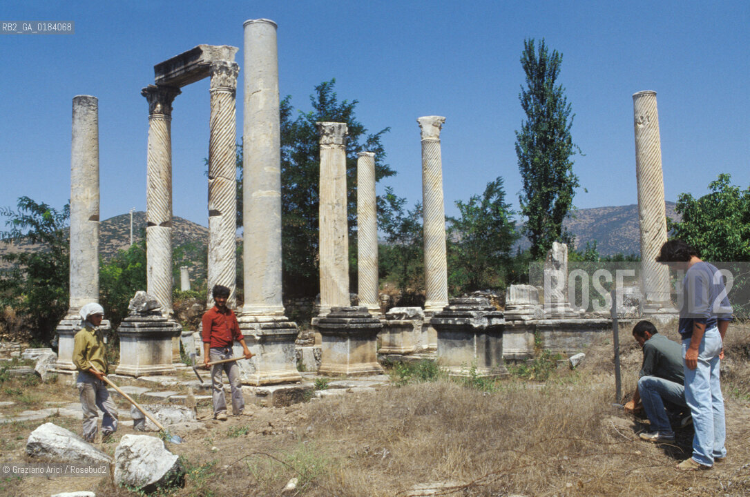 ( TURCHIA ) AFRODISIAS : SCAVI ARCHEOLOGICI  -  © 1986 Graziano Arici/Rosebud2 / GEO /