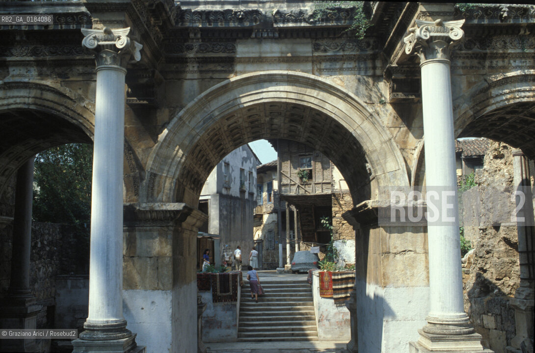 ( TURCHIA ) ANTALYA  : PORTA DI ADRIANO  -  © 1986 Graziano Arici/Rosebud2 / GEO