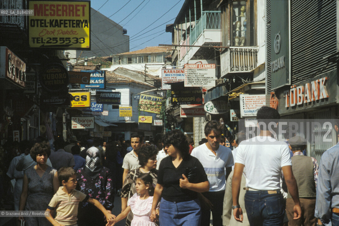 ( TURCHIA ) SMIRNE  : UNA STRADA DEL CENTRO  -  © 1986 Graziano Arici/Rosebud2 / GEO
