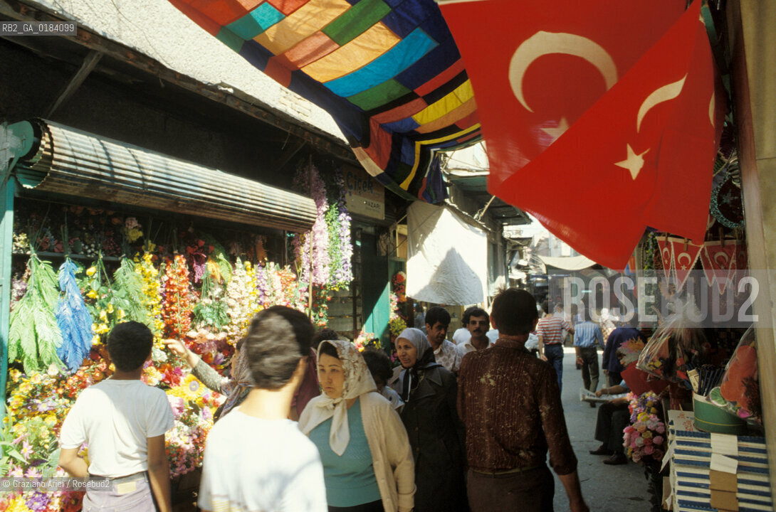 ( TURCHIA ) SMIRNE  : UNA STRADA DEL CENTRO  -  © 1986 Graziano Arici/Rosebud2 / GEO