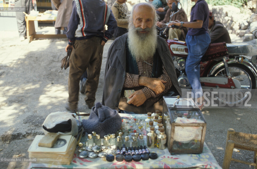 ( TURCHIA ) ANKARA  : VENDITORE DI PROFUMI -  © 1986 Graziano Arici/Rosebud2 / GEO