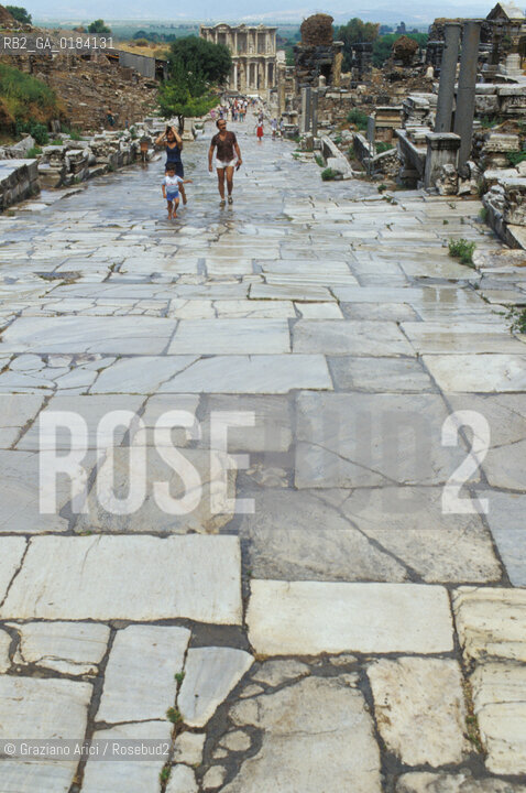( TURCHIA ) EFESO  : RESTI ARCHEOLOGICI - STRADA DI MARMO  -  © 1986 Graziano Arici/Rosebud2 / GEO .
