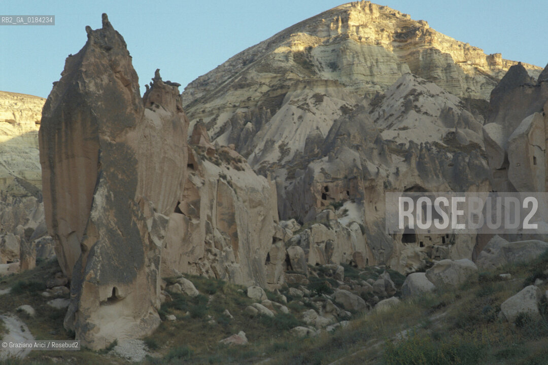 ( TURCHIA ) CAPPADOCIA : VALLE DI GOREME - CITTA RUPESTRE  -  © 1986 Graziano Arici/Rosebud2 / GEO