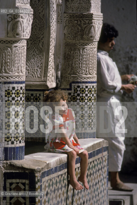 ( MAROCCO ) FEZ : STRADA DELLA MEDINA - FES EL BALI  PIAZZA EL NEIJARIN - FONTANA - © 1996 Graziano Arici/Rosebud2 / GEO