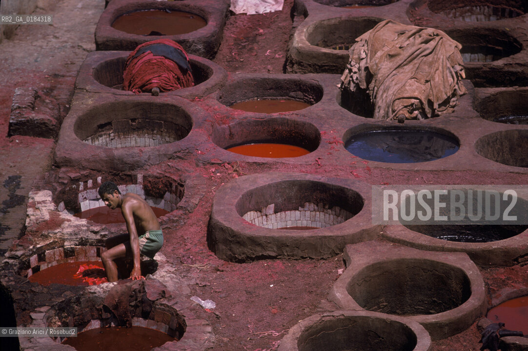 ( MAROCCO ) FEZ : STRADA DELLA MEDINA - FES EL BALI  SOUK DEI TINTORI - © 1996 Graziano Arici/Rosebud2 / GEO /