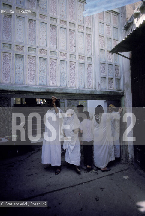 ( MAROCCO ) FEZ : STRADA DELLA MEDINA - FES EL BALI  - ZAUIA DI MOULAY IDRISS II - © 1996 Graziano Arici/Rosebud2 / GEO