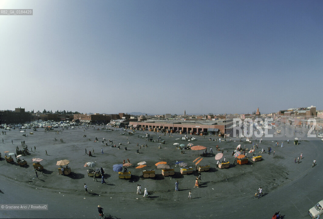 ( MAROCCO ) MARRAKECH :  LA PIAZZA JEMAA EL FNA  - © 1996 Graziano Arici/Rosebud2 / GEO