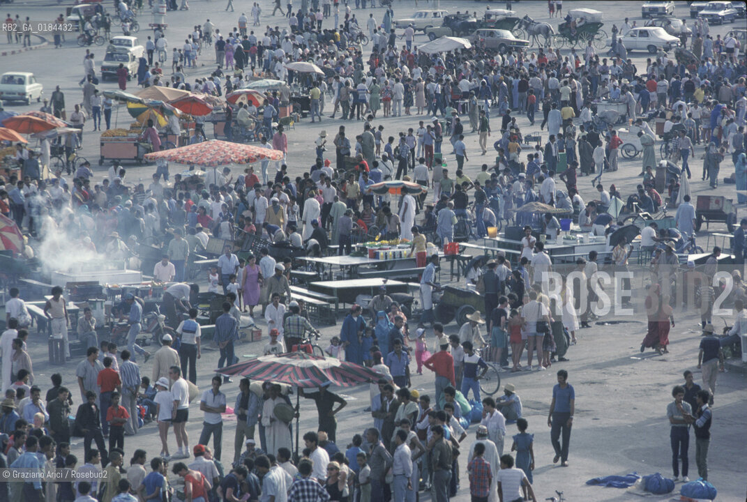 ( MAROCCO ) MARRAKECH :  LA PIAZZA JEMAA EL FNA  - © 1996 Graziano Arici/Rosebud2 / GEO