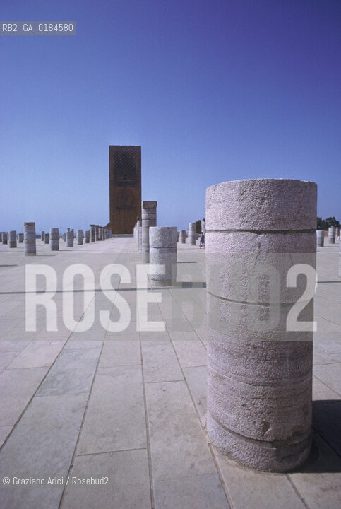 ( MAROCCO ) RABAT :  RESTI DELLA MOSCHEA E TORRE HASSSAN   - © 1996 Graziano Arici/Rosebud2 / GEO /