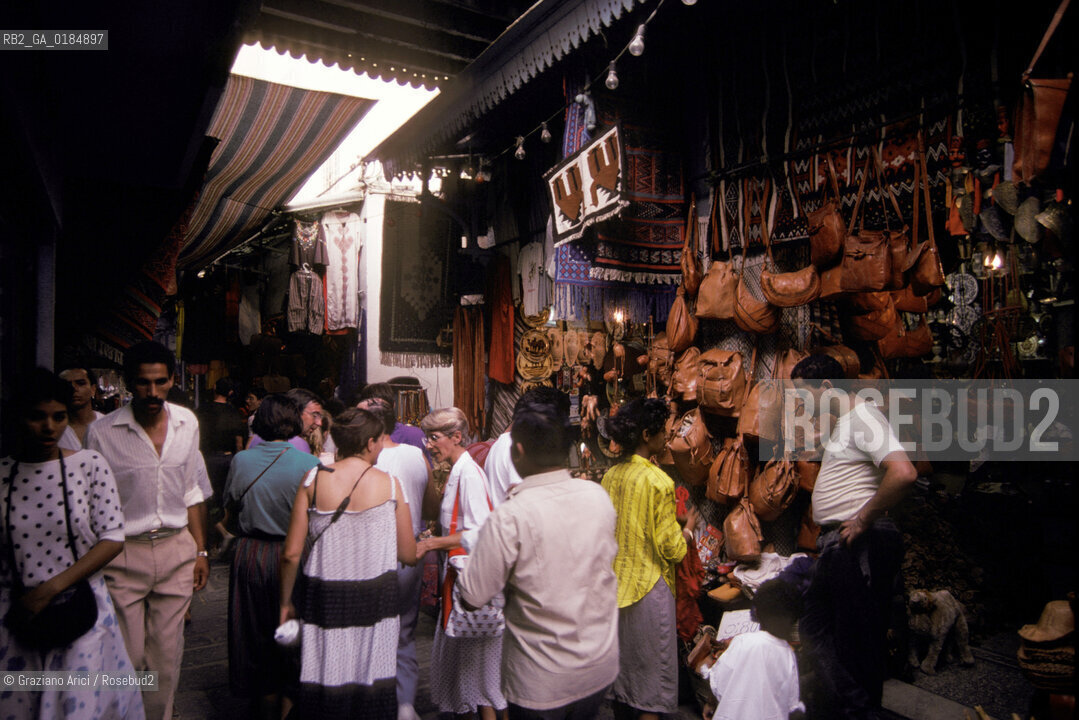 ( TUNISIA ) TUNISI : I SOUKS  - © 1996 Graziano Arici/Rosebud2 / GEO /