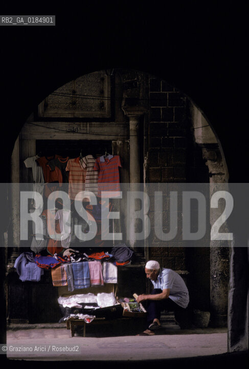 ( TUNISIA ) TUNISI : I SOUKS  - © 1996 Graziano Arici/Rosebud2 / GEO /