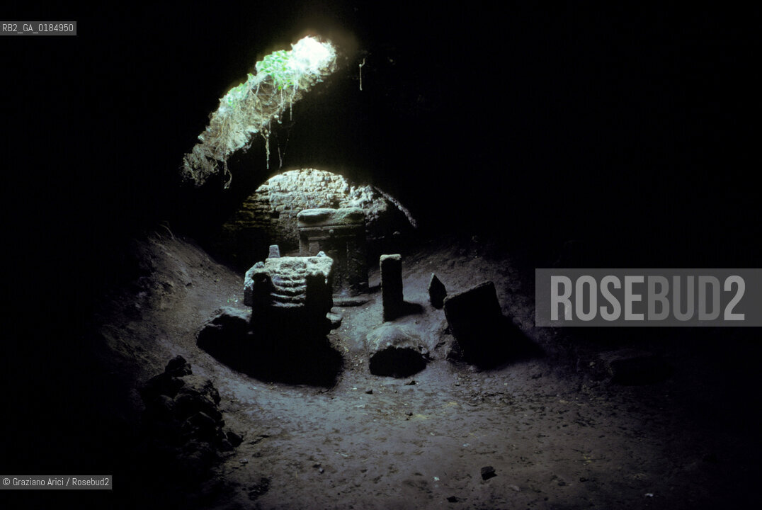 ( TUNISIA ) SCAVI ARCHEOLOGICI DI CARTAGINE : IL TOPHET  - © 1996 Graziano Arici/Rosebud2 / GEO / CIMITERO