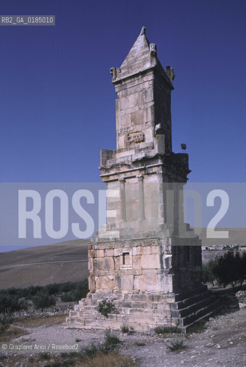 ( TUNISIA ) SITO ARCHEOLOGICO DI DOUGGA : MAUSOLEO - © 1996 Graziano Arici/Rosebud2 / GEO