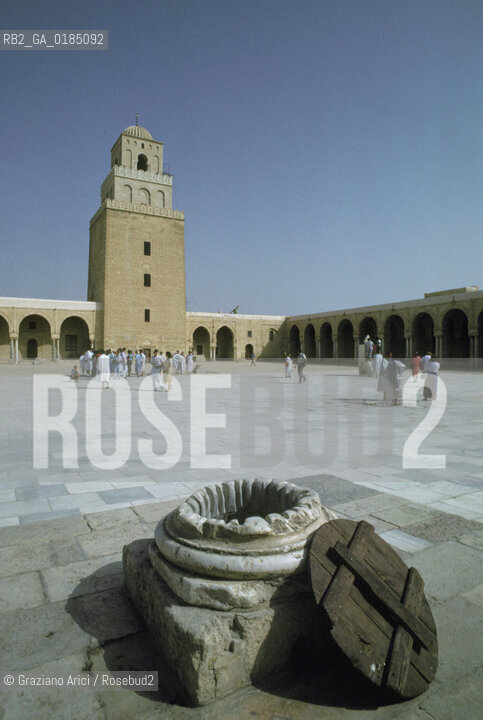 ( TUNISIA ) KAIROUAN : LA GRANDE MOSCHEA ( DJAMA SIDI OQBA ) - © 1996 Graziano Arici/Rosebud2 / GEO
