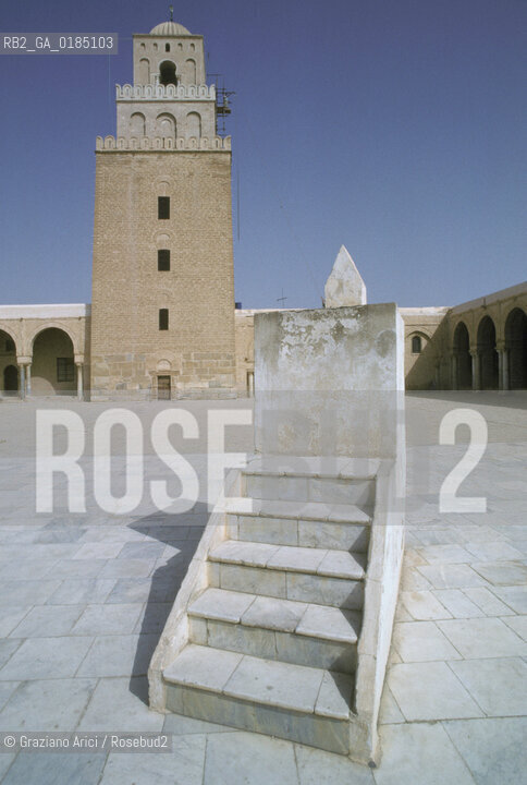 ( TUNISIA ) KAIROUAN : LA GRANDE MOSCHEA ( DJAMA SIDI OQBA ) - © 1996 Graziano Arici/Rosebud2 / GEO  / MERIDIANA