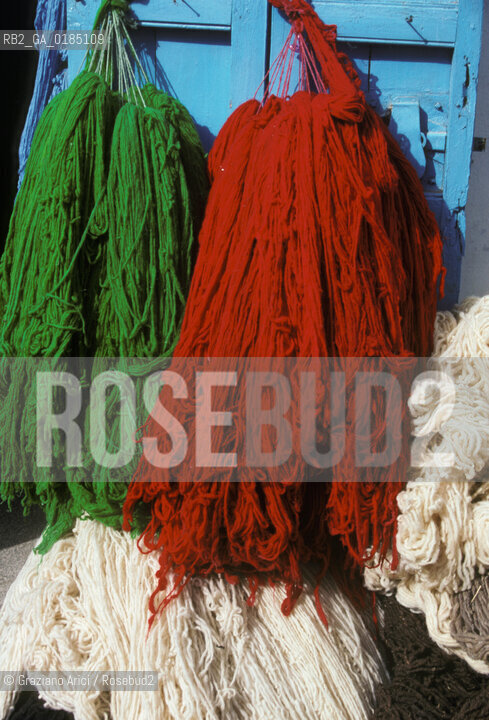 ( TUNISIA ) KAIROUAN : MATASSE DI LANA - © 1996 Graziano Arici/Rosebud2 / GEO