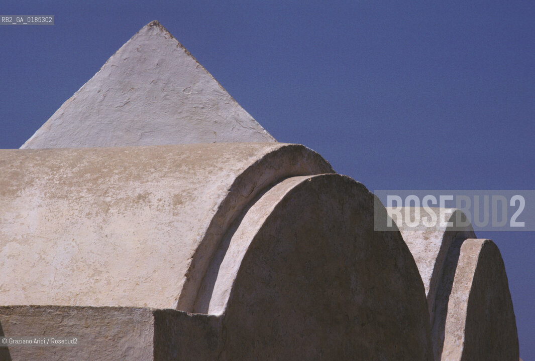 ( TUNISIA )  ISOLA DJERBA ( JERBA ) : CASA - © 1996 Graziano Arici/Rosebud2 / GEO / ARCHITETTURA