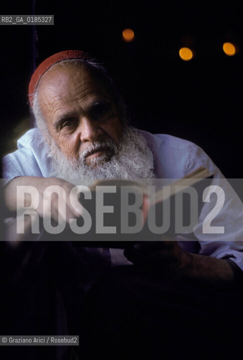 ( TUNISIA )  ISOLA DJERBA ( JERBA ) : LA SINAGOGA LA GHRIBA - IL RABBINO  - © 1996 Graziano Arici/Rosebud2 / GEO /  EBREI