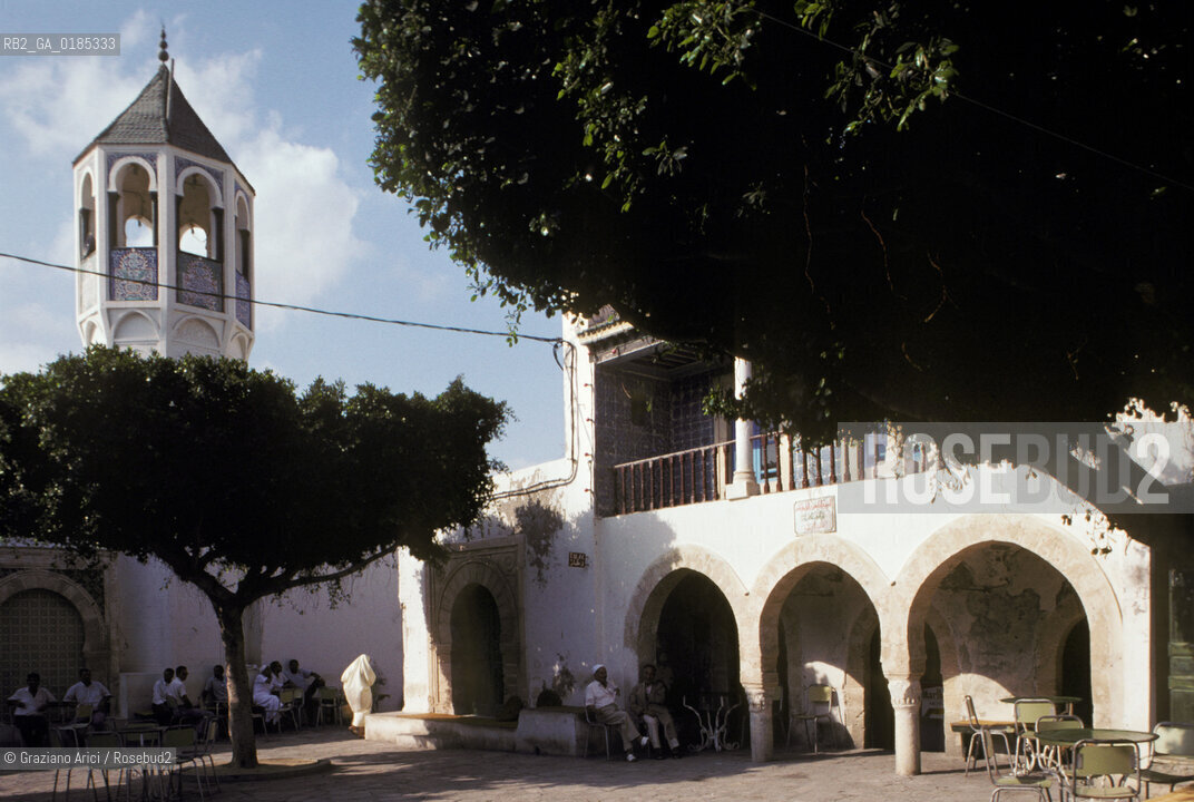 ( TUNISIA ) PORTO DI MAHDIA : MOSCHEA  - © 1996 Graziano Arici/Rosebud2 / GEO