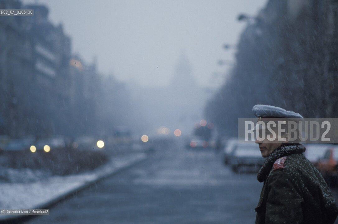 ( REPUBBLICA CECA ) PRAGA : PIAZZA VENCESLAO  ( VACLAVSKE NAMESTI ) - © 1986 Graziano Arici/Rosebud2 / GEO
