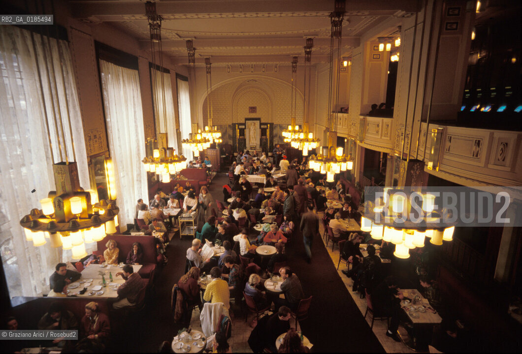 ( REPUBBLICA CECA ) PRAGA : PALAZZO OBECNI DUM - © 1986 Graziano Arici/Rosebud2 / GEO  / ARCHITETTURA MODERNA CONTEMPORANEA / SECESSIONE