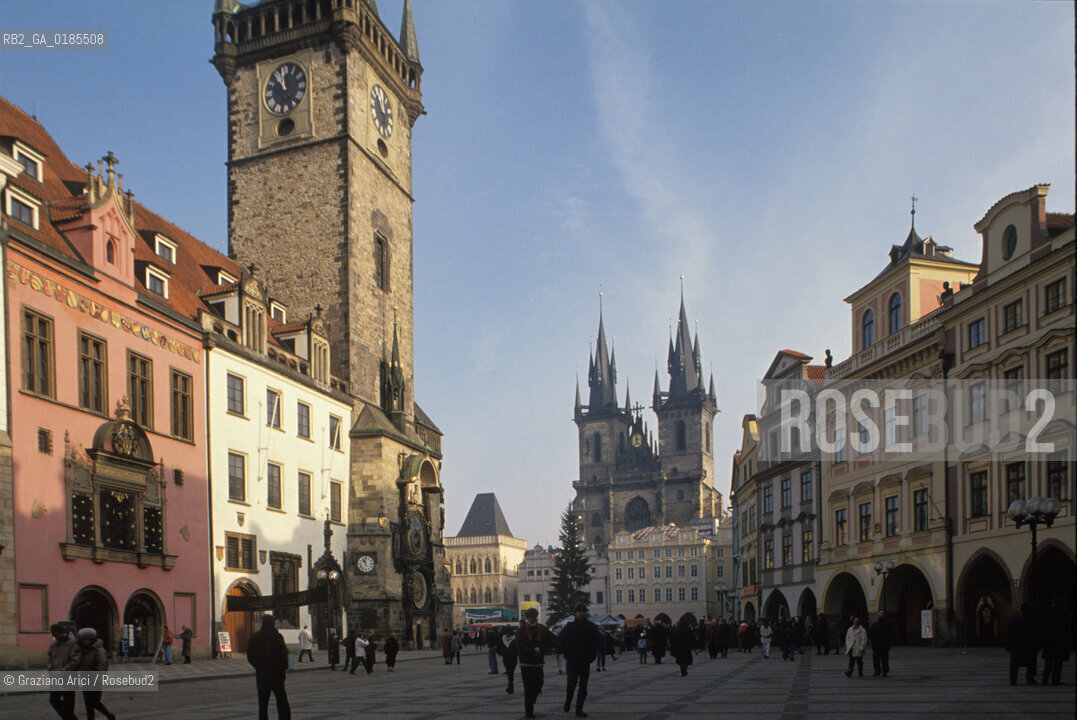 ( REPUBBLICA CECA ) PRAGA : QUARTIERE DI STARE MESTO -  STAROMESTSKE NEMESTI ( PIAZZA DELLA CITTA VECCHIA )  - © 1986 Graziano Arici/Rosebud2 / GEO