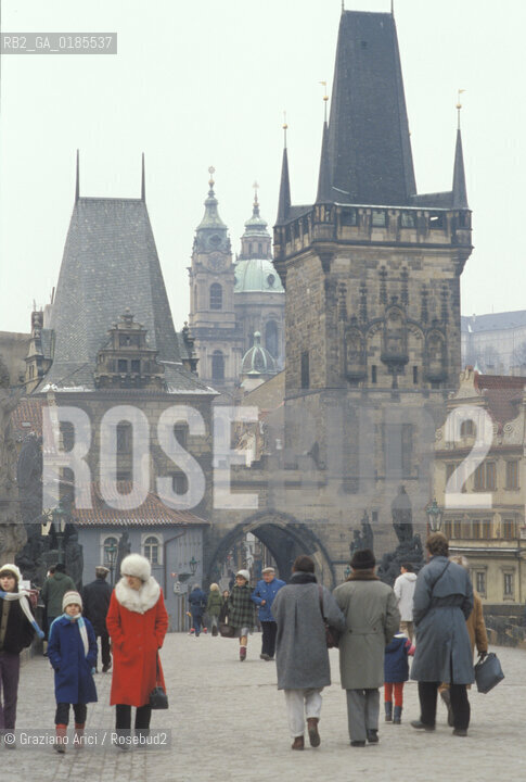 ( REPUBBLICA CECA ) PRAGA : IL PONTE CARLO ( KARLUV MOST ) - © 1986 Graziano Arici/Rosebud2 / GEO