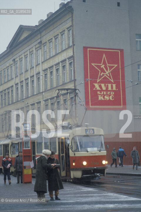 ( REPUBBLICA CECA ) PRAGA : UNA STRADA DEL CENTRO  - © 1986 Graziano Arici/Rosebud2 / GEOI