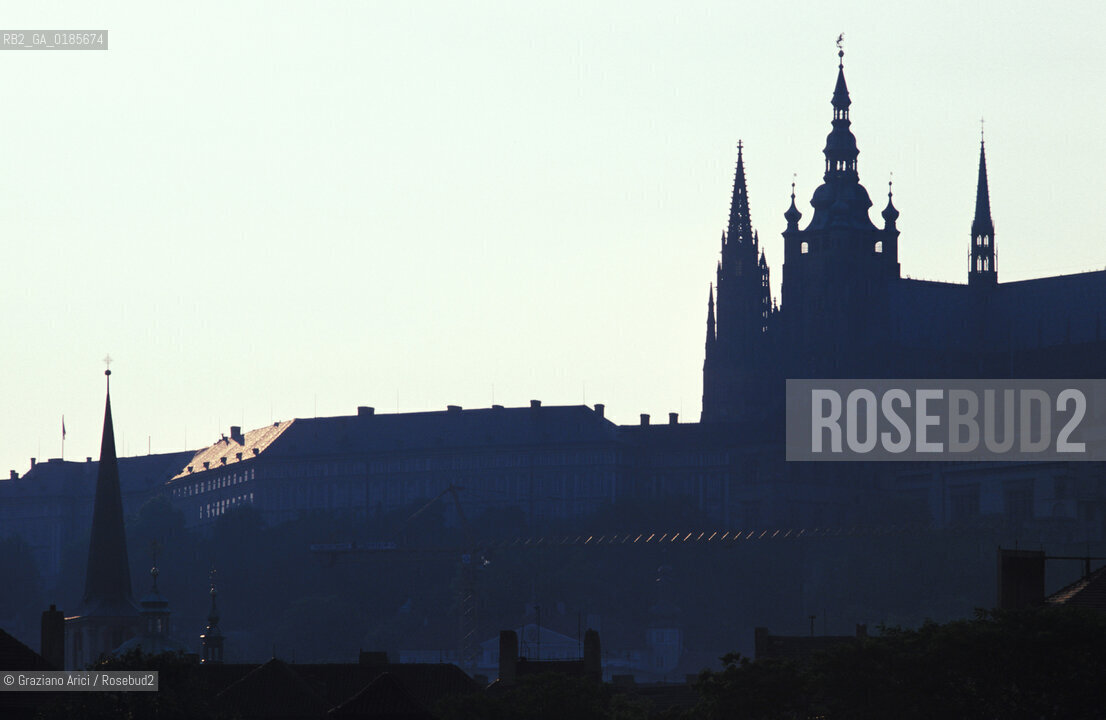 ( REPUBBLICA CECA ) PRAGA : CATTEDRALE DI S.VITO E IL CASTELLO ( HRADCANY) - © 1986 Graziano Arici/Rosebud2 / GEO