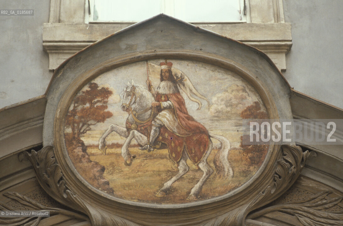 ( REPUBBLICA CECA ) PRAGA :  ( QUARTIERE DI MALA STRANA ) VIA NERUDOVA - STEMMA  - © 1986 Graziano Arici/Rosebud2 / GEO