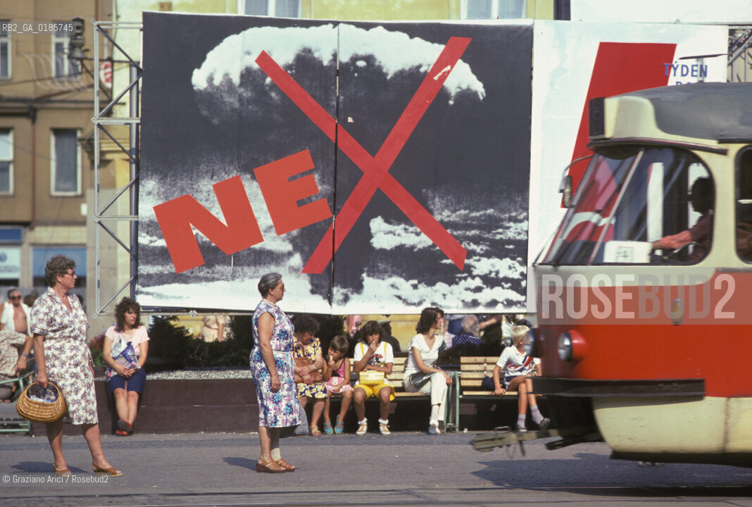 ( REPUBBLICA CECA ) -  MORAVIA  -  BRNO  : UNA STRADA - © 1986 Graziano Arici/Rosebud2 / GEO