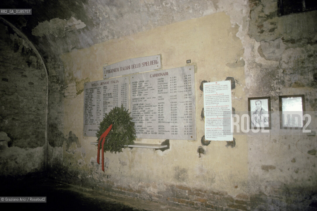 ( REPUBBLICA CECA ) -  MORAVIA  -  BRNO - LO SPIELBERK : MONUMENTO AI PRIGIONIERI ITALIANI  - © 1986 Graziano Arici/Rosebud2 / GEO / PRIGIONE