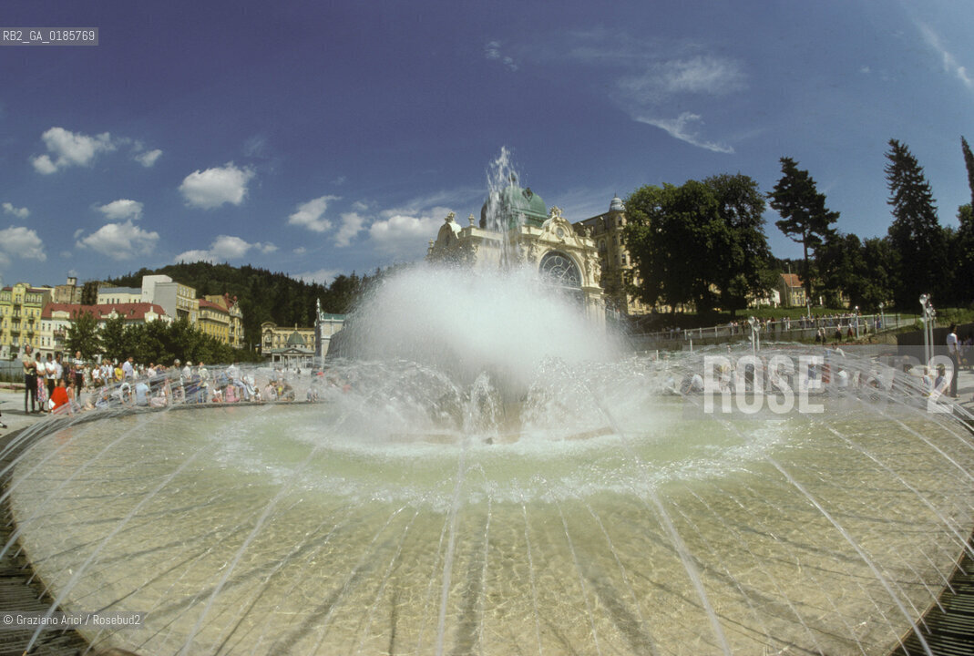 ( REPUBBLICA CECA ) -  BOEMIA  -  MARIANSKE LAZNE  ( MARIENBAD ) -  FONTANA TERMALE   - © 1986 Graziano Arici/Rosebud2 / GEO / TERME / ACQUA