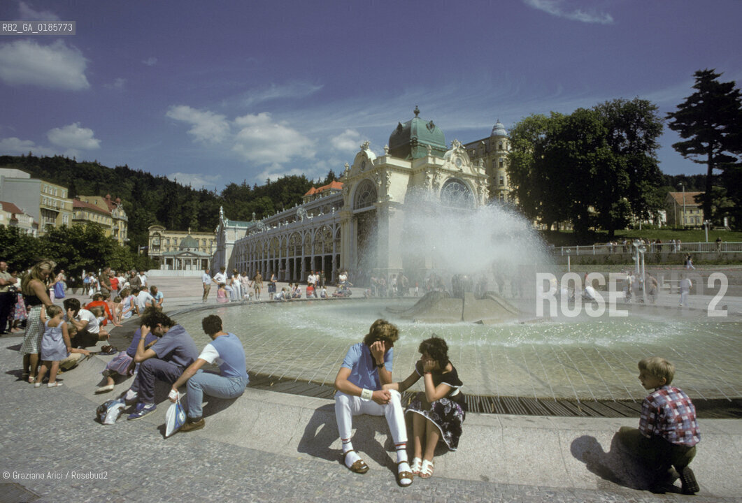 ( REPUBBLICA CECA ) -  BOEMIA  -  MARIANSKE LAZNE  ( MARIENBAD ) -   LA FONTANA TERMALE  - © 1986 Graziano Arici/Rosebud2 / GEO / TERME / ACQUA