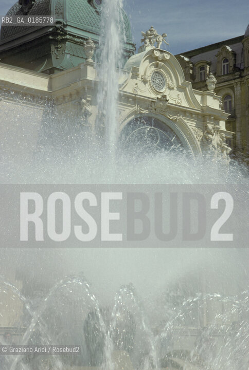 ( REPUBBLICA CECA ) -  BOEMIA  -  MARIANSKE LAZNE  ( MARIENBAD ) -   LA FONTANA TERMALE  - © 1986 Graziano Arici/Rosebud2 / GEO / TERME / ACQUA