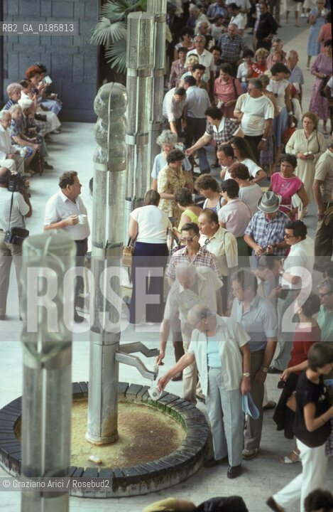 ( REPUBBLICA CECA ) -  BOEMIA  -  KARLOVY VARY ( KARLSBAD )  -  LE NUOVE TERME   - © 1986 Graziano Arici/Rosebud2 / GEO / TERME / ACQUA