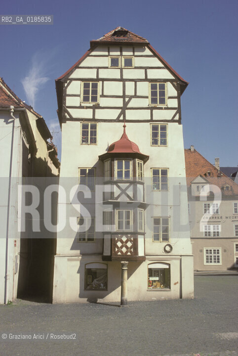 ( REPUBBLICA CECA ) -  BOEMIA  -  CHEB : LA PIAZZA DEL RE GIORGIO  - LO SPALICEK ( GHETTO EBRAICO ) - © 1986 Graziano Arici/Rosebud2 / GEO / EBREI