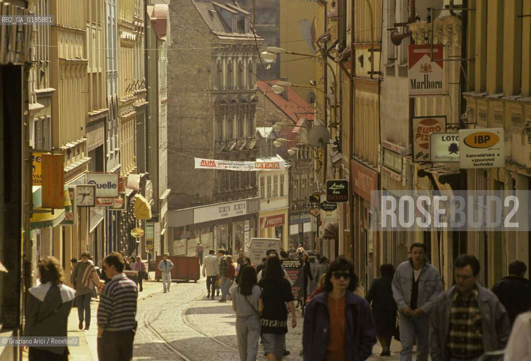 ( REPUBBLICA CECA ) -  BOEMIA  -  LIBEREC : UNA STRADA DEL CENTRO   - © 1986 Graziano Arici/Rosebud2 / GEO