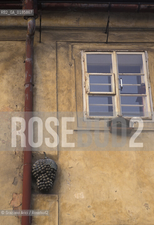 ( REPUBBLICA CECA ) PRAGA :  QUARTIERE DI MALA STRANA - STEMMA  - © 1986 Graziano Arici/Rosebud2 / GEO