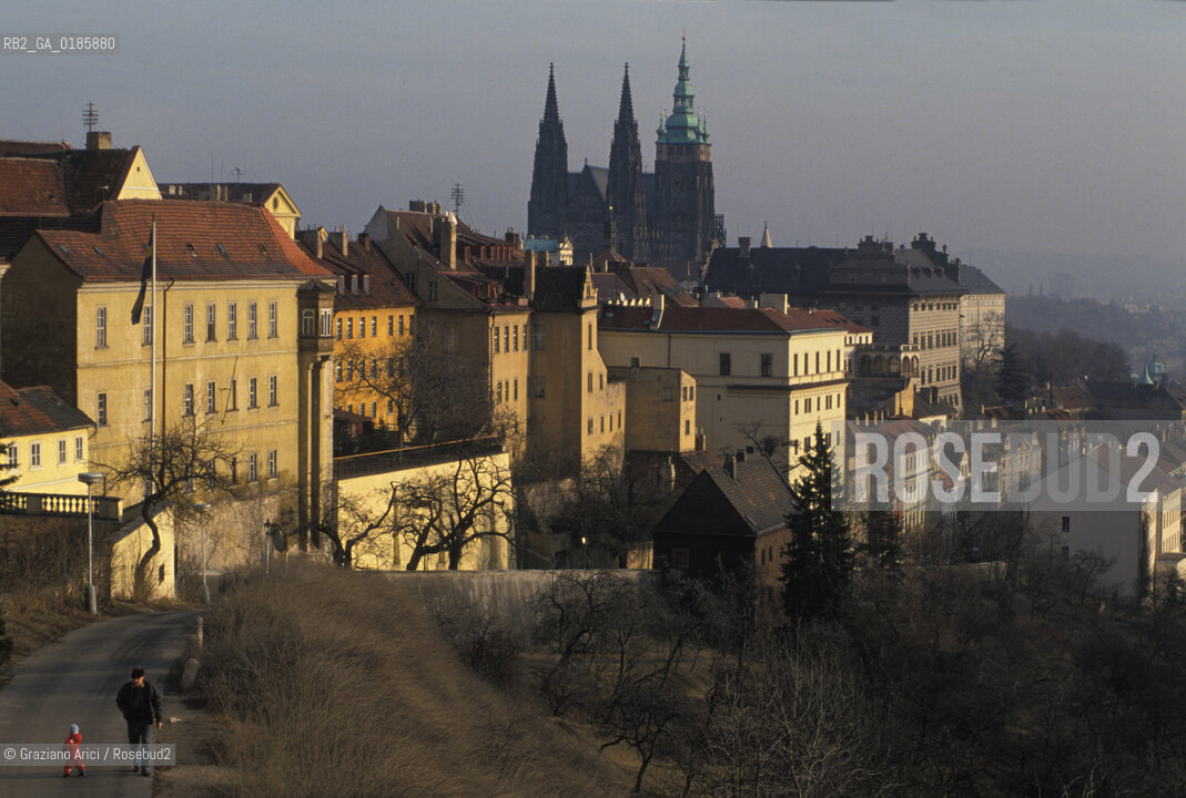 ( REPUBBLICA CECA ) PRAGA : IL QUARTIERE DI PETRIN - © 1986 Graziano Arici/Rosebud2 / GEO