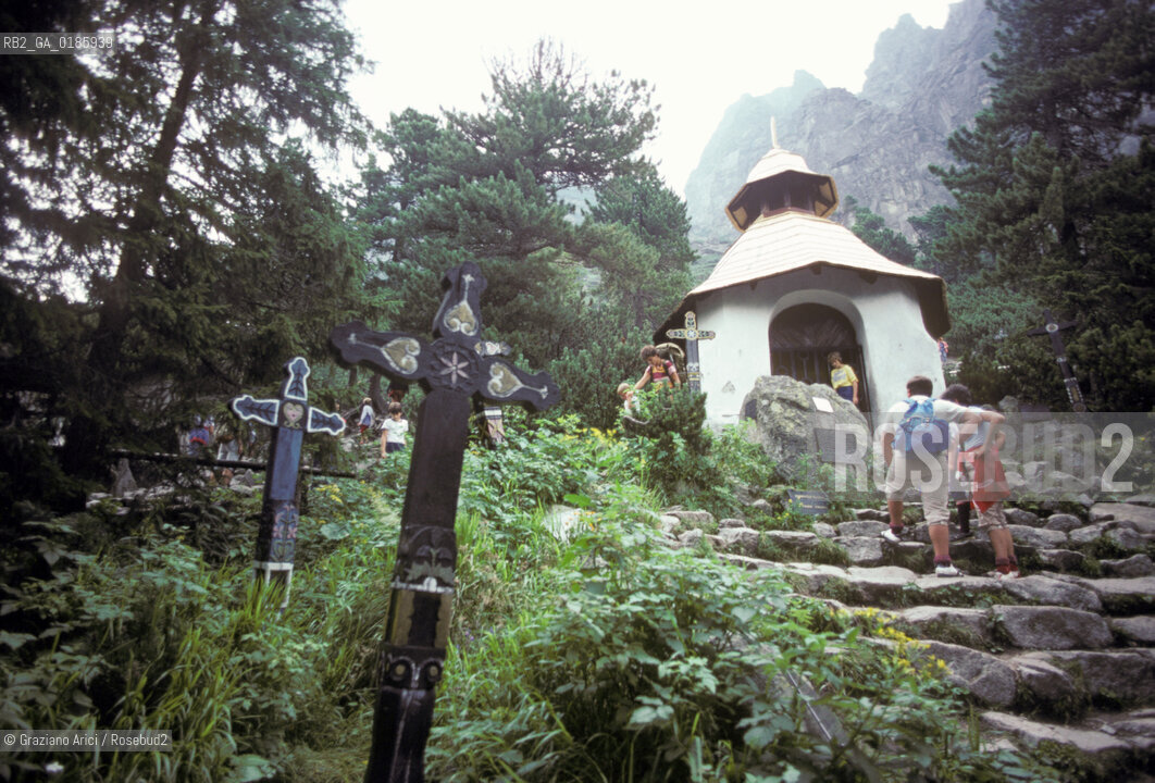 ( REPUBBLICA SLOVACCA  ) -  SLOVACCHIA  -CAPPELLA SUI MONTI TATRA   - © 1986 Graziano Arici/Rosebud2 / GEO