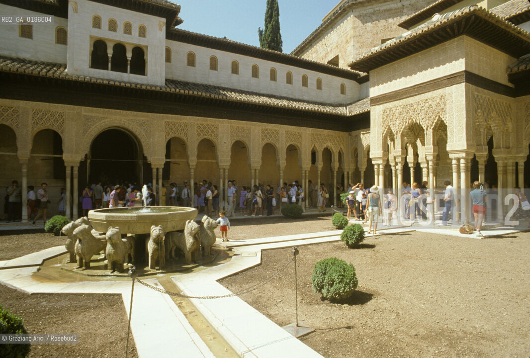 ( SPAGNA  ) ANDALUSIA  GRANADA  : IL PALAZZO DELLALHAMBRA PATIO DE LOS LEONES    © 1990 Graziano Arici/Rosebud2 / GEO / ARCHITETTURA ARABO ANDALUSA