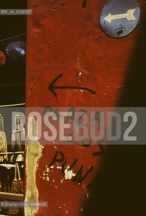 ( SPAGNA  ) CASTIGLIA MURO  © 1980 Graziano Arici/Rosebud2 / GEO  ROSSO