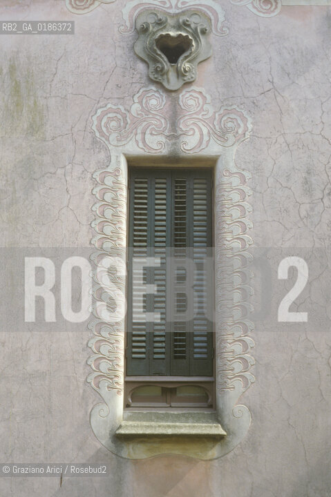 ( SPAGNA  ) CATALOGNA BARCELLONA : PARCO GUELL DI ANTONIO GAUDI   © 1990 Graziano Arici/Rosebud2 / GEO GIARDINO ARCHITETTURA MODERNA FINESTRA