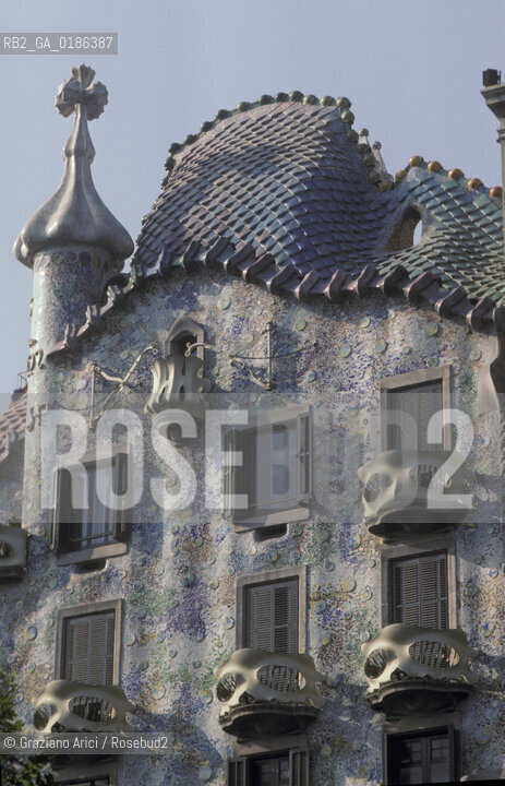 ( SPAGNA  ) CATALOGNA BARCELLONA : CASA BATTLO DI ANTONIO GAUDI   © 1990 Graziano Arici/Rosebud2 / GEO ARCHITETTURA MODERNA CERAMICA